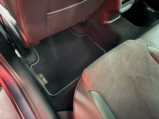 Moquette passager arrière après nettoyage intérieur par ms esthétique automobile Obernai