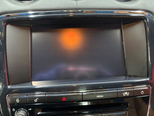 Écran centrale automobile après nettoyage intérieur par ms esthétique automobile Obernai